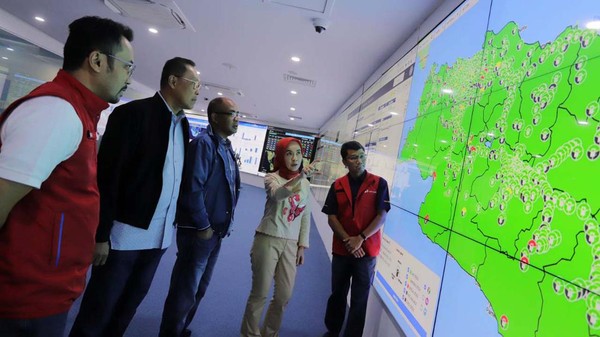 Momen Dirut Pertamina Pantau Stok BBM di Command Center