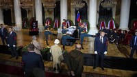 Suasana penghormatan terakhir untuk Gorbachev dilakukan dengan sederhana. Presiden Vladimir Putin juga tidak hadir dalam pemakaman Gorbachev dengan alasan jadwal yang tidak memungkinkan.