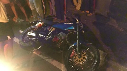 Motor RX King yang dikendarai korban meninggal dalam kecelakaan di jalan Denpasar-Gilimanuk, Desa Abiantuwung, Kecamatan Kediri, Senin (5/9/2022).