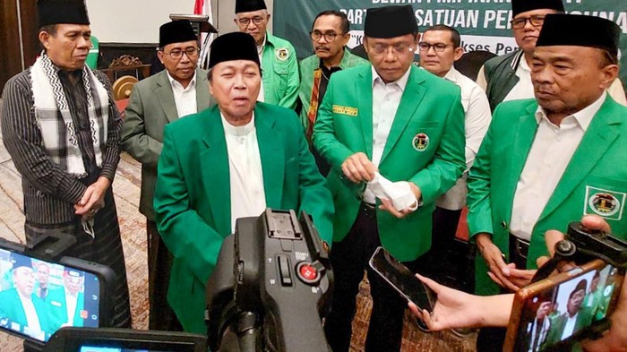 Dalam Rapat Pengurus Harian DPP PPP, Muhammad Mardiono diamanahkan sebagai Plt Ketua Umum PPP menggantikan Suharso.