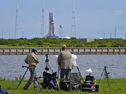 NASA Gagal Lagi Luncurkan Roket ke Bulan, Penonton Kecewa