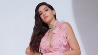 Nora Fatehi sama sekali tidak fasih berbahasa Hindi di awal karirnya. Tapi sekarang dia sudah menguasai bahasanya.  Foto: dok Instagram norafatehi