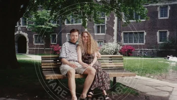 Kini Jennifer sudah menikah dan tak pernah lagi berhubungan dengan Elon Musk. Ia melelang foto-foto langka saat Elon masih pacaran dengannya, untuk membantu membiayai kuliah anaknya dan terjual ratusan ribu dolar. Foto: Philadelphia Inquirer
