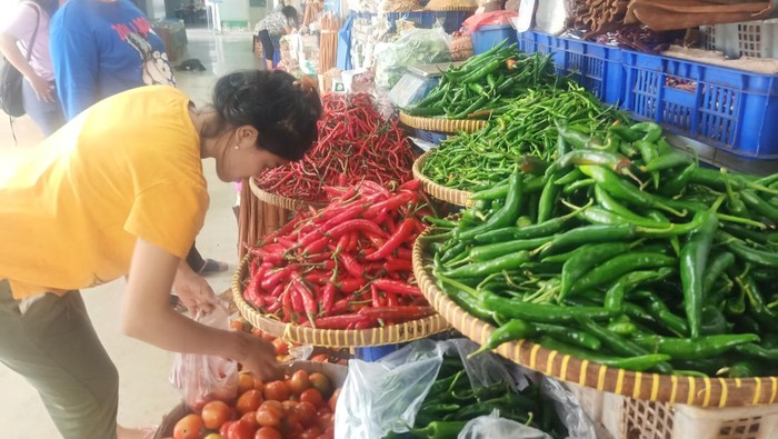 Salah satu lapak pedagang cabai di Pasar Badung, Senin (5/9/2022).