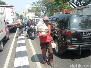 Cerita Pemburu Cuan di Perempatan Neraka Bandung
