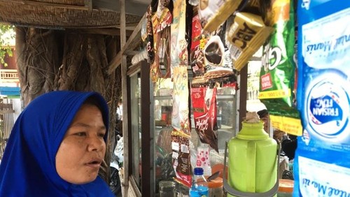 Nur, salah seorang pedagang di sekitar kantor DPRD NTB di Mataram, Senin (5/9/2022).