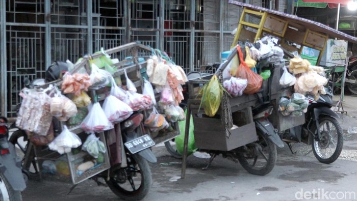 Pedagang sayur dan ikan keliling di Polman, Sulbar. (Abdy/detikSulsel)