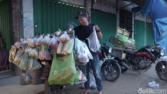 Pedagang sayur dan ikan keliling di Polman, Sulbar. (Abdy/detikSulsel)