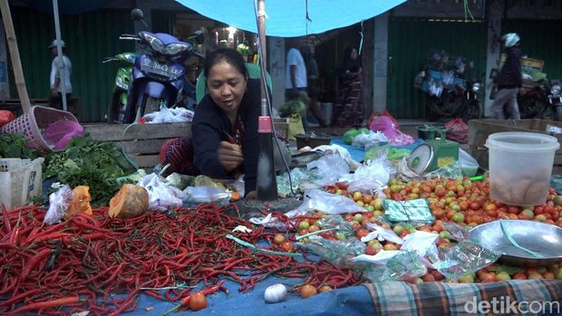 Pedagang sayur dan ikan keliling di Polman, Sulbar. (Abdy/detikSulsel)