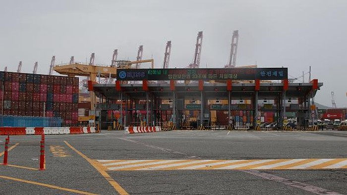 A Building Ships moved safe port at DSME in Geoje, South Korea. Super Typhoon Hinnamnor has gradually moved northward to reach waters off the southern island of Jeju on Monday, the state weather agency said, as South Korea braces for what could be the most powerful storm ever to hit the country. (Photo by Seung-il Ryu/NurPhoto via Getty Images)