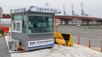 Gerbang masuk yang kosong terlihat di Pelabuhan Baru di Busan, Korea Selatan, Senin (5/9/2022) waktu setempat.  