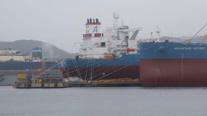 A Building Ships moved safe port at DSME in Geoje, South Korea. Super Typhoon Hinnamnor has gradually moved northward to reach waters off the southern island of Jeju on Monday, the state weather agency said, as South Korea braces for what could be the most powerful storm ever to hit the country. (Photo by Seung-il Ryu/NurPhoto via Getty Images)