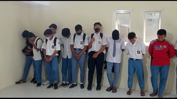 Pelajar ditangkap saat ngopi atau main PS saat jam pelajaran berlangsung