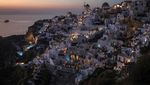 Travelers Desak-desakan di Santorini Demi Lihat Matahari Terbenam