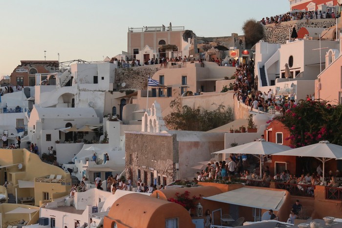 Tourists watch the sunset from the castle of Oia, on the island of Santorini, Greece, August 30, 2022. REUTERS/Louiza Vradi     TPX IMAGES OF THE DAY