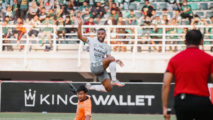 Pemain Bali United Yabes Roni