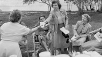 Tidak hanya ditemukan akhir-akhir ini, wadah plastik dengan tutup ternyata sudah eksis sejak tahun 1940an. Wadah ini banyak digunakan ibu-ibu untuk bertukar makanan ketika datang ke sebuah perkumpulan. Foto: Love Food