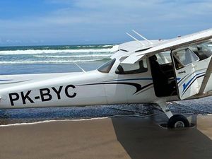 Pesawat Latih yang Mendarat Darurat di Banyuwangi Jenis Cessna 172 SP
