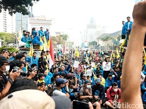 Demo BEM SI soal Harga BBM