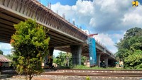 Diharapkan pembangunan flyover selesai lebih cepat dari rencana akhir November 2022 untuk meningkatkan konektivitas dan mendorong pertumbuhan ekonomi di Kota Prabumulih dan sekitarnya.