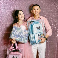 Penampilan Puput yang sering menamani Ahok di berbagai kesempatan pun semakin percaya diri dan menawan. Begini potret kompak mereka berbaju pink di ulang tahun sang buah hati. Foto: Instagram @btpnd