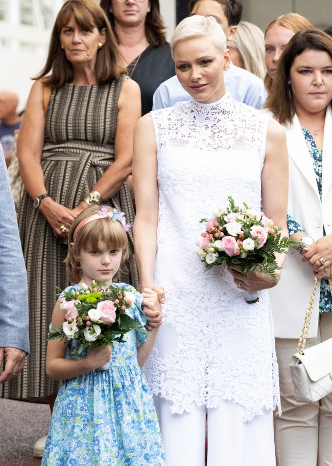 Penampilannya tersebut terlihat cantik dan elegan setelah lebih dari satu tahun jarang muncul ke publik karena penyakitnya yang tidak dipublikasi oleh kerajaan. Foto: Getty Images