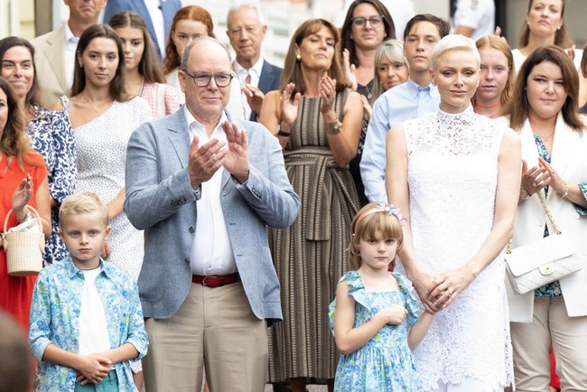 “Tampak tidak ada ikatan dalam pose antara suami dan istri,” ungkap Judi James. Foto: Getty Images
