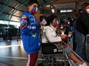 Rakyat Chile Tolak Konstitusi Baru dalam Referendum