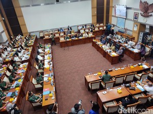 Panglima TNI-KSAL Hadiri Rapat Anggaran di Komisi I DPR