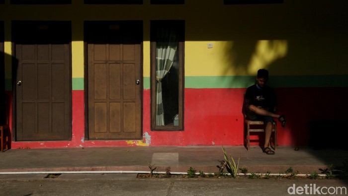Tampak depan Resort Marjon di Kota Wini, Kabupaten Timor Tengah Utara (TTU), Provinsi Nusa Tenggara Timur. Wini berada di perbatasan Indonesia-Timor Leste. Di sini tersedia resort untuk bermalam.