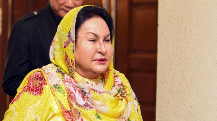 Rosmah Mansor (C), the wife of the jailed former prime minister Najib Razak, arrives for the verdict in her corruption trial at the high court in Kuala Lumpur on September 1, 2022. (Photo by Mohd RASFAN / AFP) (Photo by MOHD RASFAN/AFP via Getty Images)