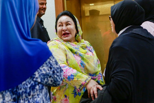Sosok Rosmah Mansor menjadi atensi saat pada 2018 suaminya terkena skandal korupsi multi miliar dolar. Selain koleksi tas mewahnya yang jadi sorotan, penampilannya pun ikut menarik perhatian. Foto: Dok. Getty Images/AFP
