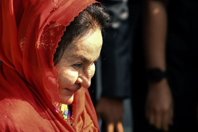 Rosmah Mansor disebut-sebut kecanduan operasi plastik sehingga wajahnya jadi menyeramkan. Dr Siew Tuck Wah, ahli bedah plastik ternama di Singapura menuliskan dalam unggahannya di Facebook kalau mantan ibu negara itu adalah menjadi contoh dari bedah plastik yang gagal dan buruk. Foto: Dok. Getty Images/AFP