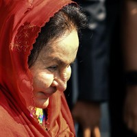 Rosmah Mansor disebut-sebut kecanduan operasi plastik sehingga wajahnya jadi menyeramkan. Dr Siew Tuck Wah, ahli bedah plastik ternama di Singapura menuliskan dalam unggahannya di Facebook kalau mantan ibu negara itu adalah menjadi contoh dari bedah plastik yang gagal dan buruk. Foto: Dok. Getty Images/AFP