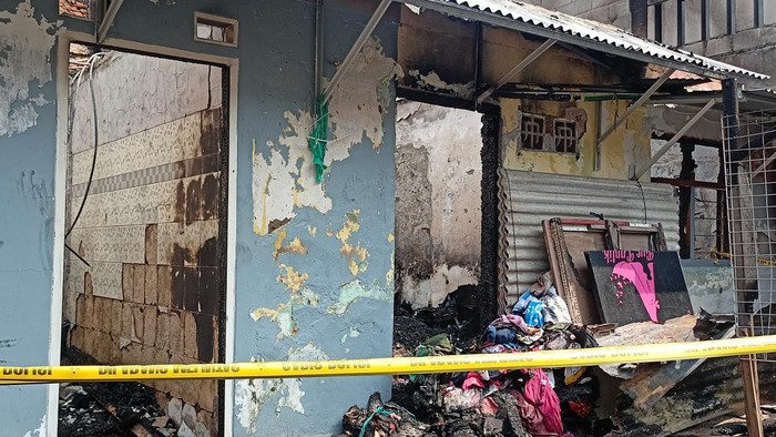 Rumah di Setiabudi Jaksel terbakar (Adrial/detikcom)