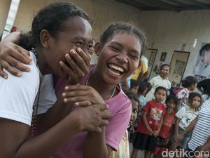 Senyum Anak-anak Wini di NTT, Asik Main Tanpa Gadget