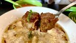 Nikmatnya Soto Betawi Pakai Topping Paru dan Saikoro Empuk Lembut