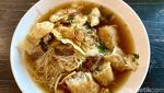 Nikmatnya Soto Betawi Pakai Topping Paru dan Saikoro Empuk Lembut