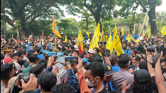Suasana demonstrasi protes kenaikan BBM di Patung Kuda, Jakpus, Senin (5/9/2022)-(Rizky-detikcom)