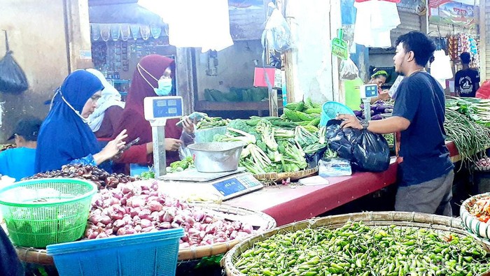 Suasana di Pasar Johar, Karawang