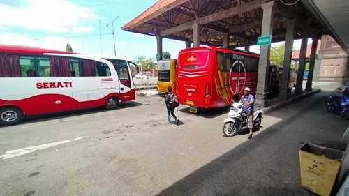 Suasana terminal angkutan umum Gilimanuk, Kecamatan Melaya, Jembrana Bali, Senin (5/9/2022)