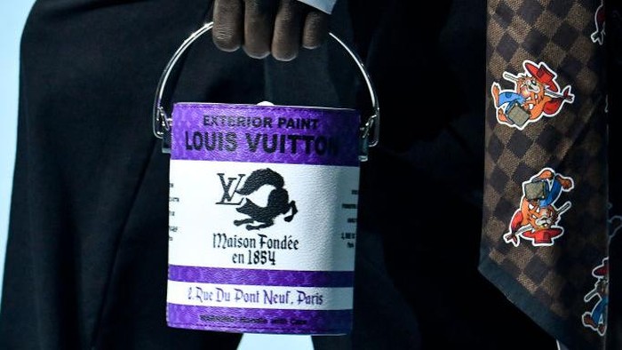 Tas Kaleng Cat Louis Vuitton Tas kaleng cat Louis Vuitton rancangan mendiang Virgil Abloh.