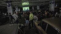 Sebagian besar kota Kharkiv hancur akibat perang membuat bioskop dadakan ini dipadati penonton.  