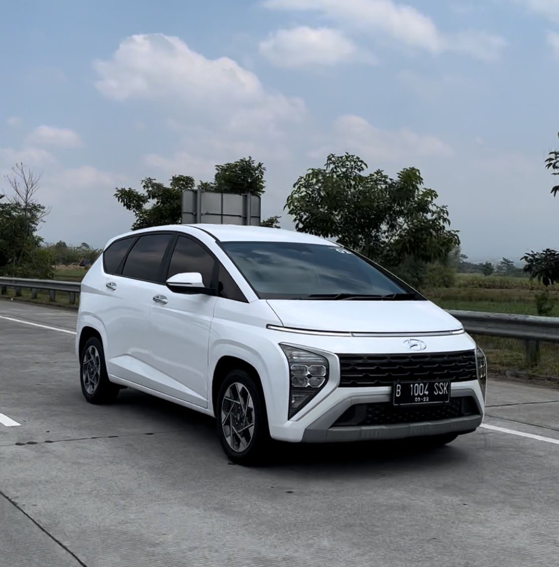 Test drive Hyundai Stargazer