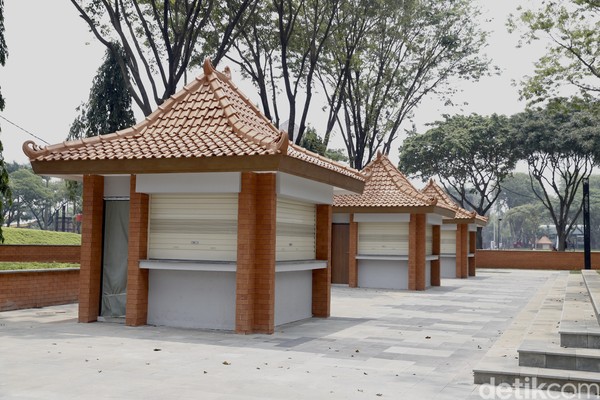 Sudah terdapat pula bangunan-bangunan kecil yang kemungkinan akan dipakai sebagai toko kelontong atau pos pengamanan (Foto: Rengga Sancaya/detikcom) Sudah terdapat pula bangunan-bangunan kecil yang kemungkinan akan dipakai sebagai toko kelontong atau pos pengamanan (Foto: Rengga Sancaya/detikcom)