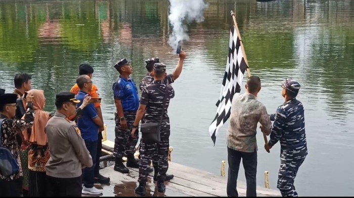 Lomba dayung perahu karet di kawasan Wisata Kampung Bahari Nusantara (KBN) Tapak Paderi Kota Bengkulu. Hery Supandy