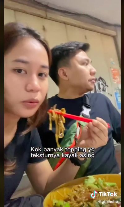 Wanita tak sengaja makan babi
