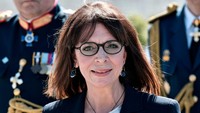 Presiden Yunani saat ini juga dijabat oleh seorang perempuan. Katerina Sakellaropoulou, seorang pengacara perintis, terpilih sebagai presiden wanita pertama Yunani pada Januari 2020. Sementara kepresidenan adalah peran seremonial di Yunani. Sakellaropoulou sebelumnya juga telah membuat terobosan baru di peradilan dengan menjadi presiden pengadilan tinggi negara itu pada 2018. (Louisa Gouliamaki/AFP/Getty Images)  