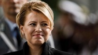 Presiden wanita pertama Slovakia adalah seorang pengacara liberal dan juru kampanye antikorupsi, Zuzana Caputova. Di Slovakia, presiden memiliki kekuasaan yang lebih kecil daripada perdana menteri. Akan tetapi dapat memveto undang-undang dan penunjukan hakim senior. (Carsten Koall/Getty Images)  