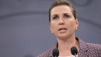 Kedua adalah Perdana Menteri Denmark, Mette Frederiksen. Pemimpin Sosial Demokrat Mette Frederiksen menjadi perdana menteri termuda di negaranya pada Juni 2019. Dia terpilih sebagai perdana menteri pada usia 41 tahun. (Olafur Steinar Gestsson/AFP/Getty Images)  